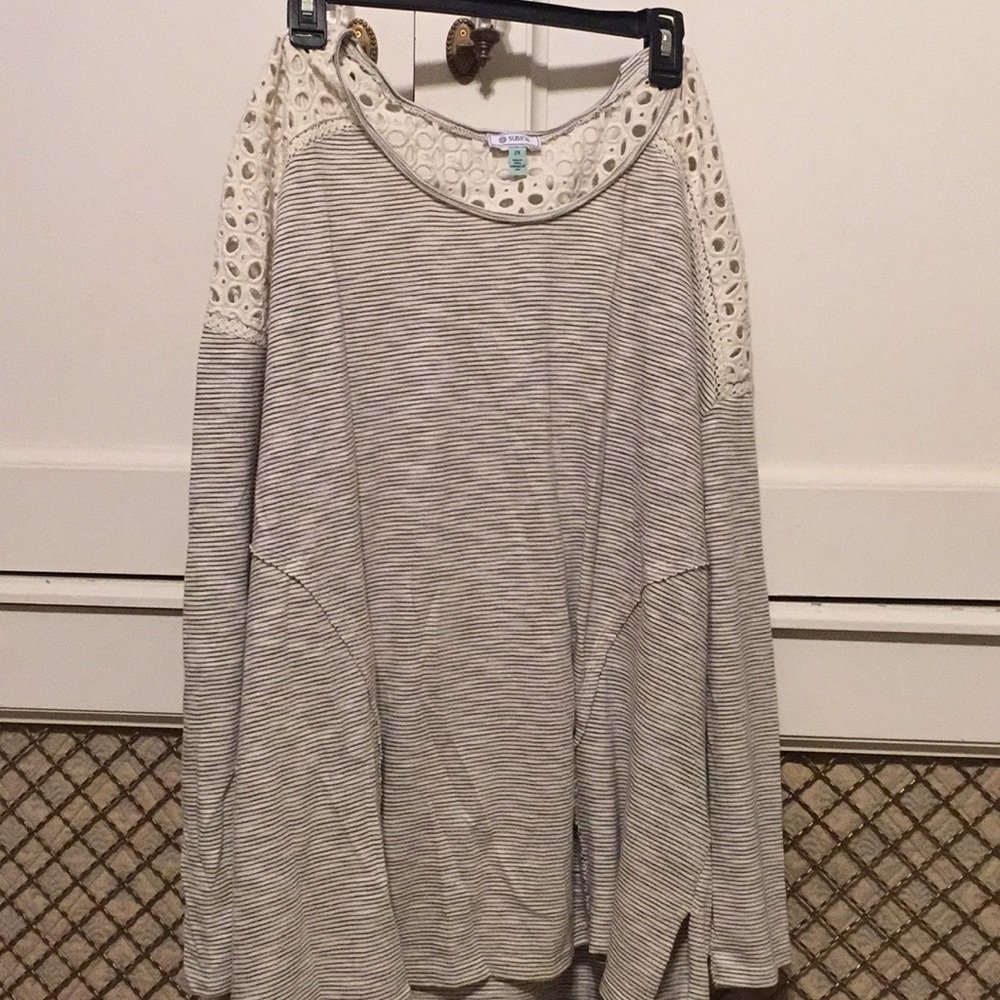 Susina size 2x grey/white long sleeve crochet back